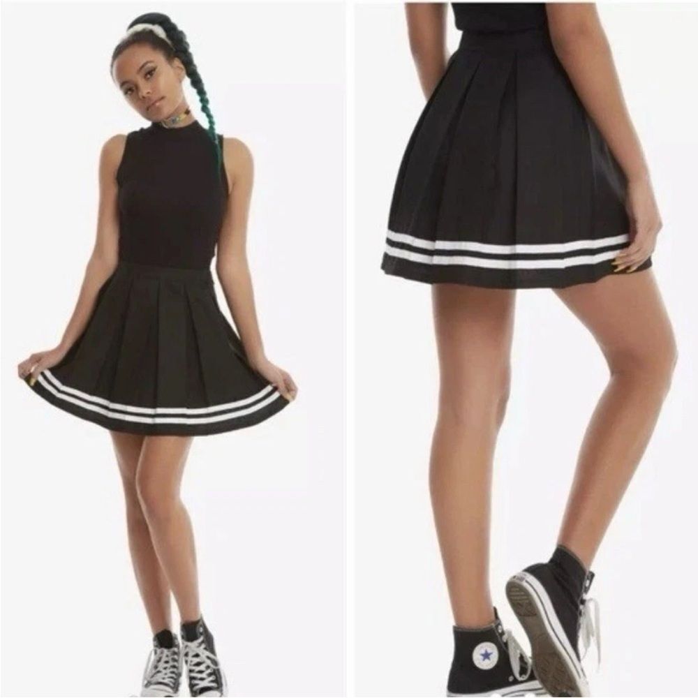 Hot Topic Black Pleated Skater Mini Skirt with White Stripes size, small medium